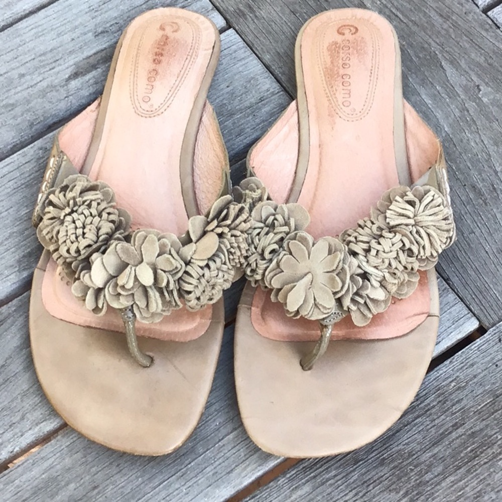 Suede floral sandals like new